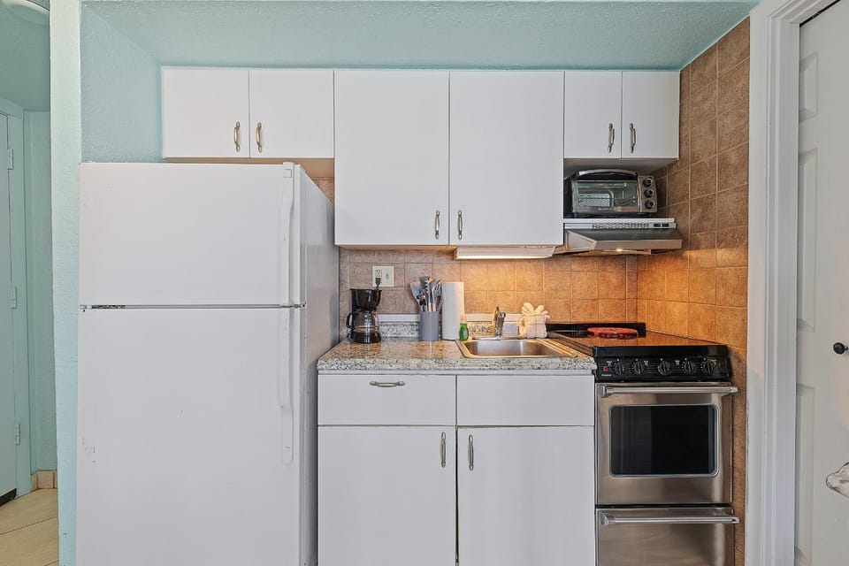 Kitchen or kitchenette, kitchen