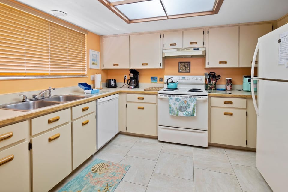 Kitchen or kitchenette, kitchen