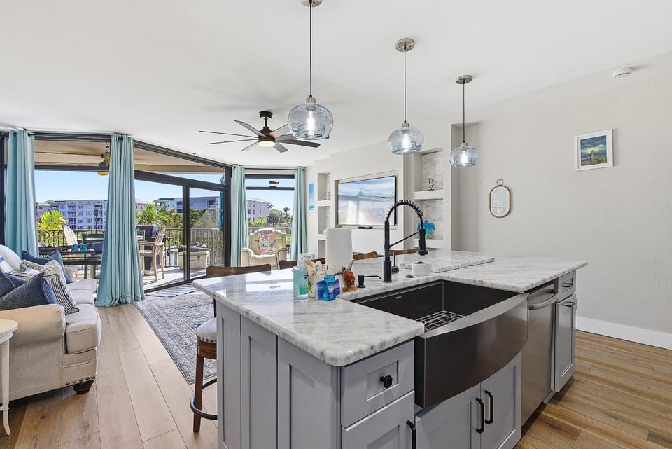 Kitchen or kitchenette, kitchen