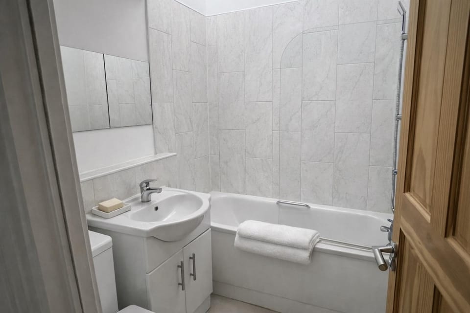 Entire Home near Kings Cross and Euston Apartment in London Borough of Islington