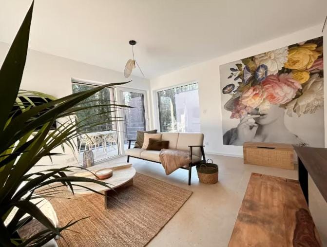 Living room, Seating area