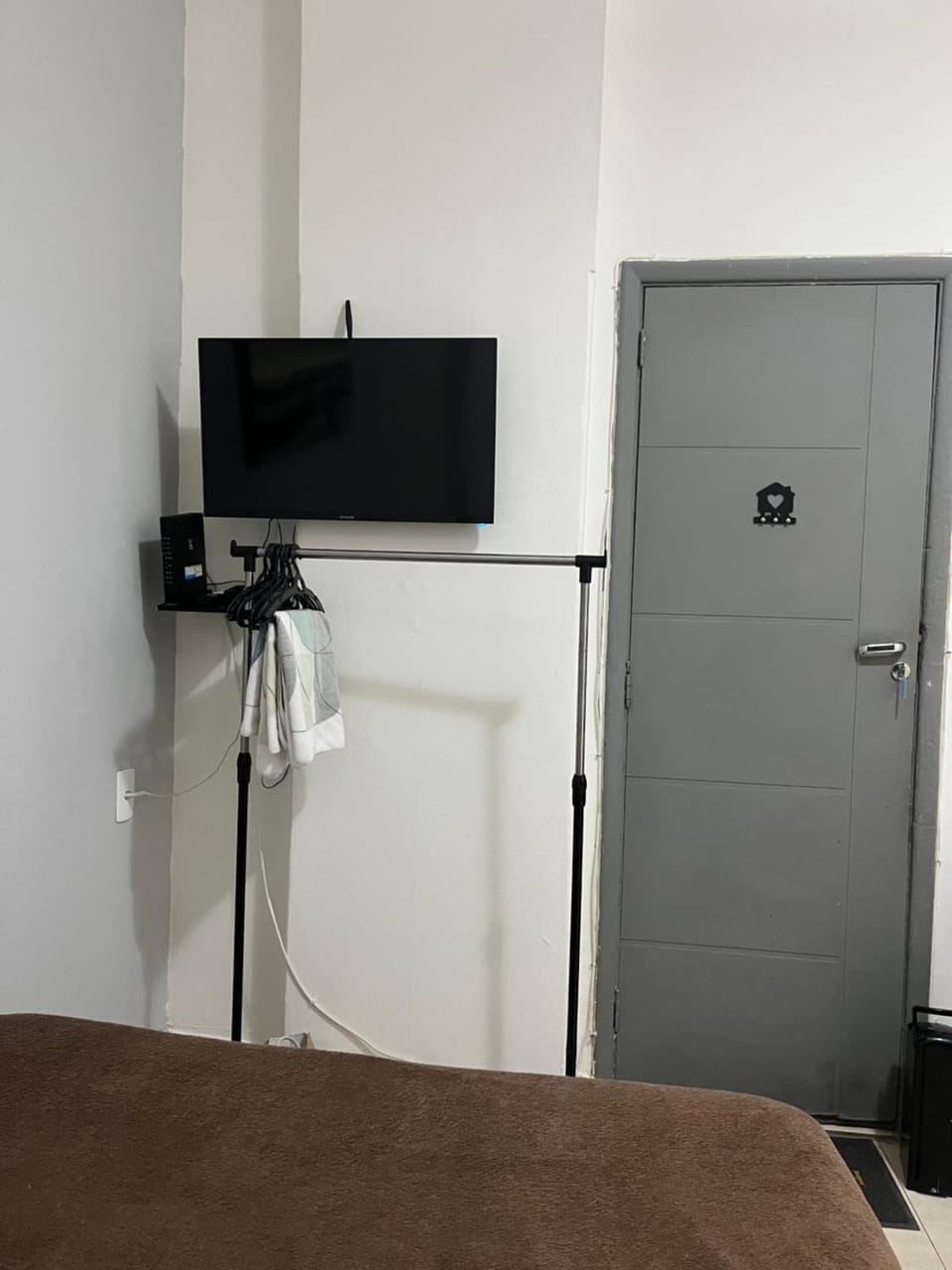 Bed, TV and multimedia, Bedroom