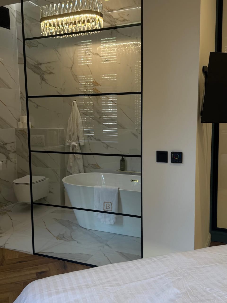 Bathroom, Photo of the whole room, towels