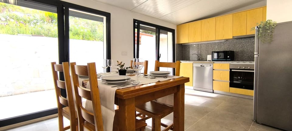 Kitchen or kitchenette, Dining area, dishwasher, oven, stove
