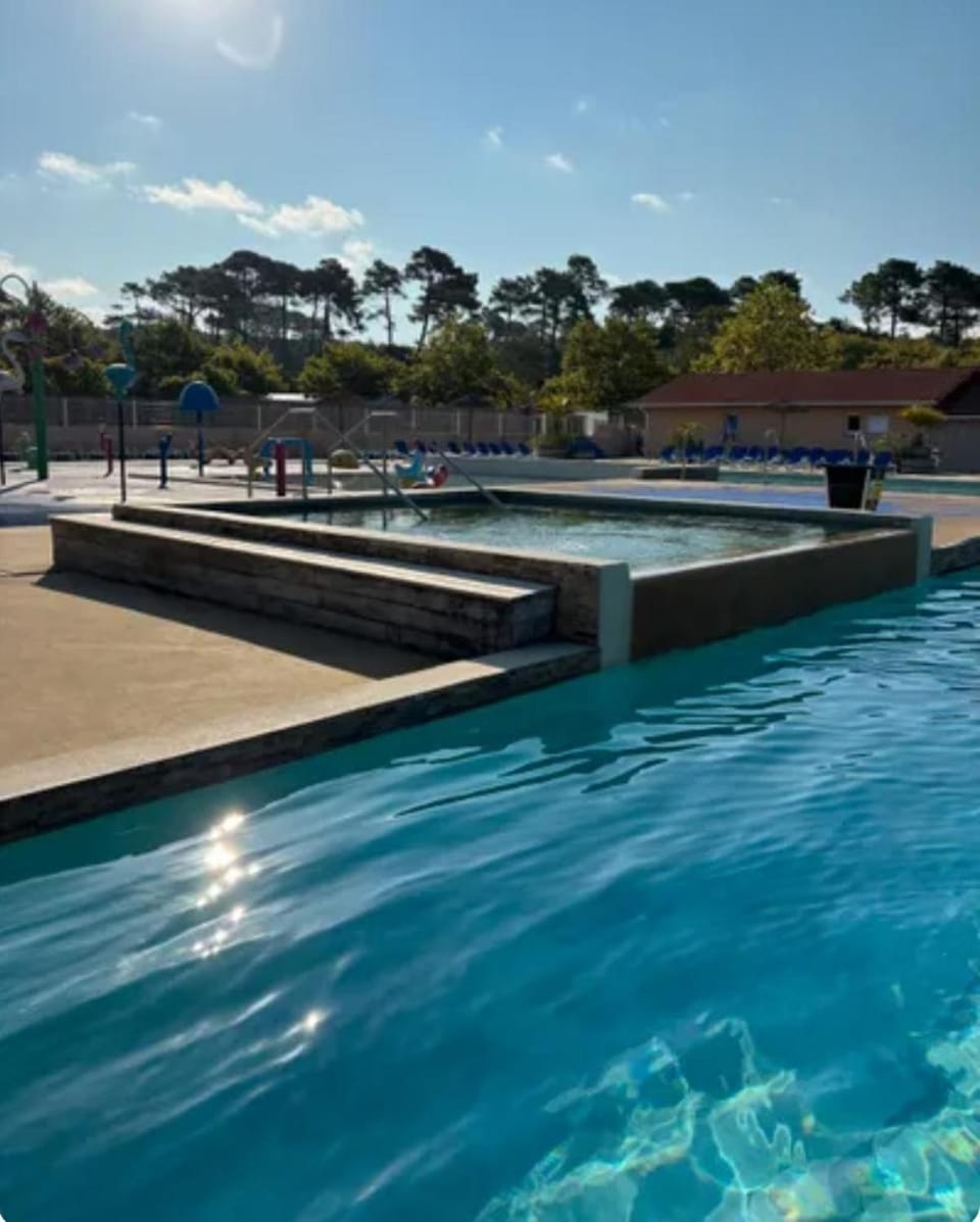 Hot Tub, Swimming pool