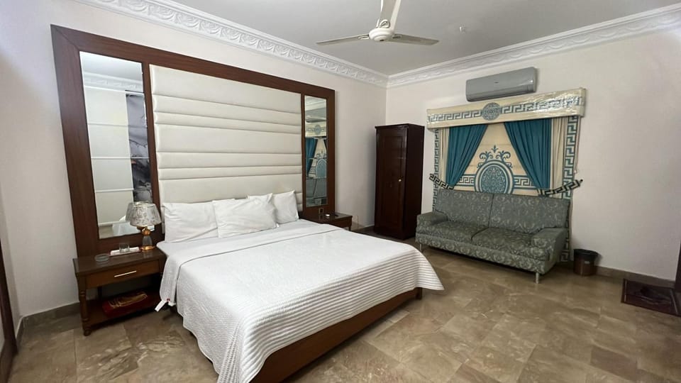 The Moon Palace Bed and Breakfast in Karachi