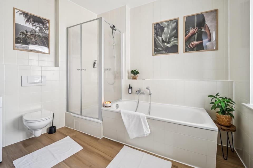 Shower, Toilet, Bath
