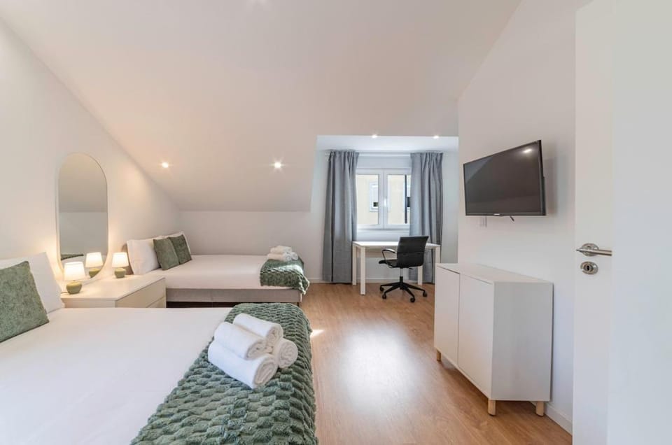 Villa Campolide - Stylish 4BR Home with Jacuzzi Villa in Lisbon
