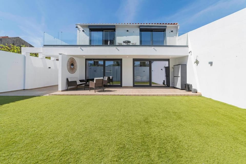 Villa Campolide - Stylish 4BR Home with Jacuzzi Villa in Lisbon