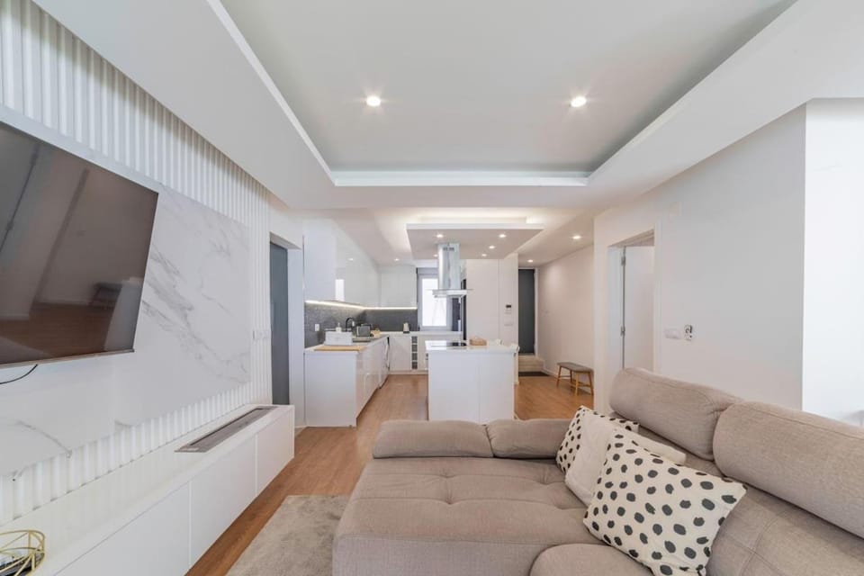 Villa Campolide - Stylish 4BR Home with Jacuzzi Villa in Lisbon