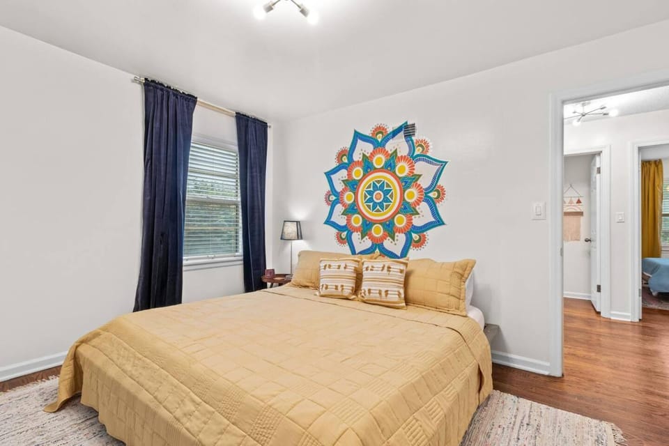 Bright 3BR | 25 mins to Arrowhead | Groups & Pets House in Mission