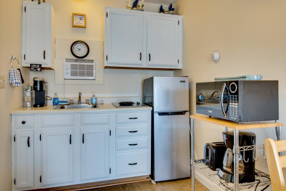 Steps to Sand! Oceanfront Gem in Old Orchard Beach Apartment in Old Orchard Beach