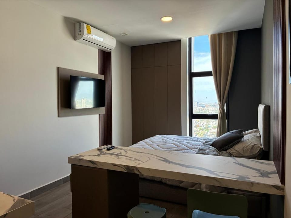 Bed, TV and multimedia, Bedroom, air conditioner
