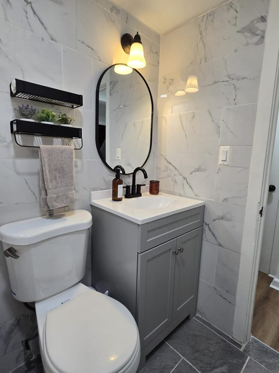 Charming Queen at North Bergen 30 minutes to NYC Apartment in Fairview