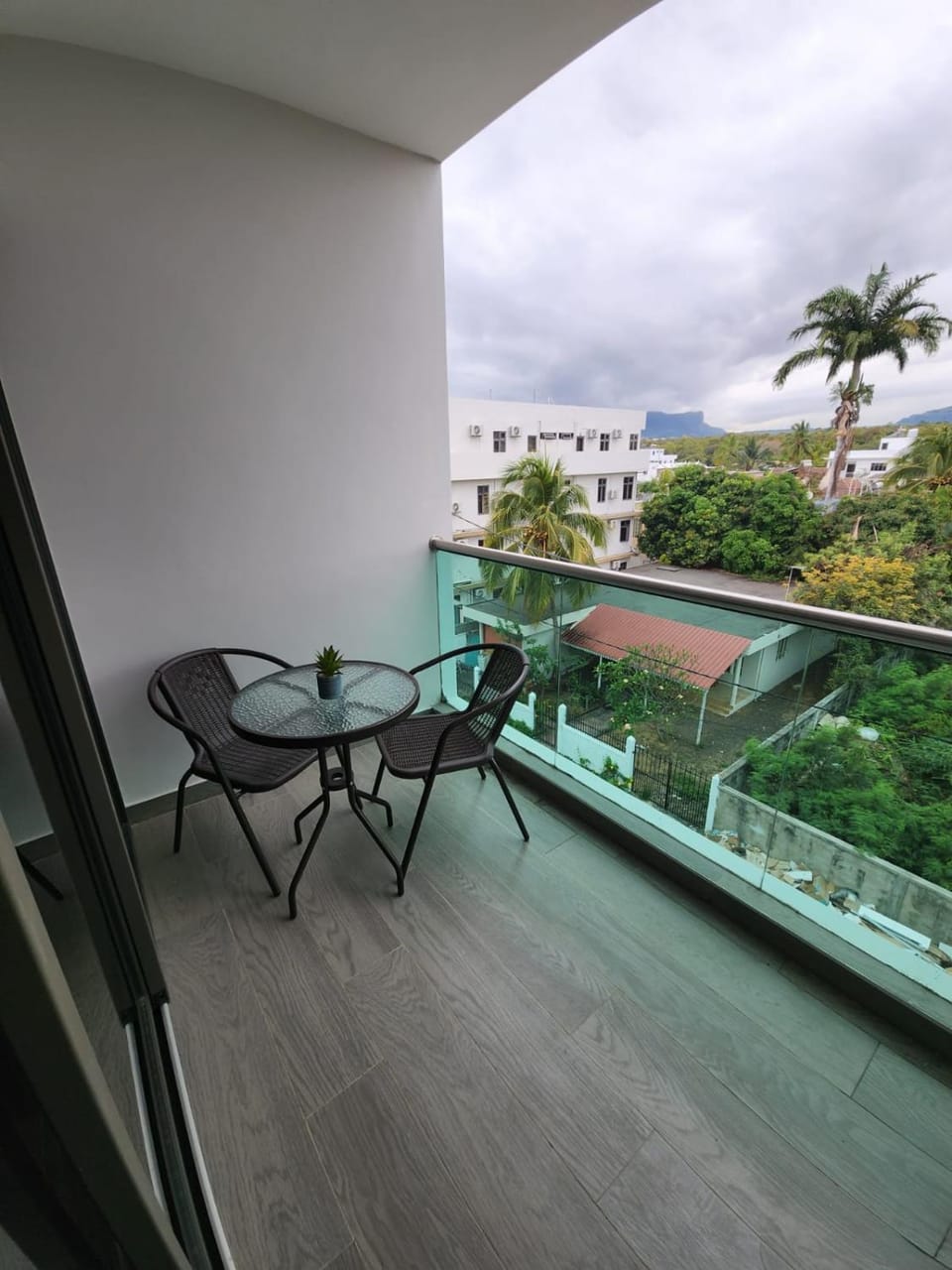 Serene 2-bedroom, close to Flic en Flac Beach Apartment in Flic en Flac