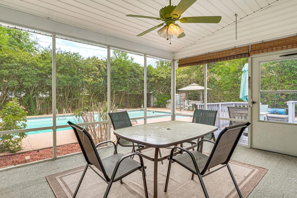 Screened Porch, Private Pool! Family Home in Aiken House in Aiken