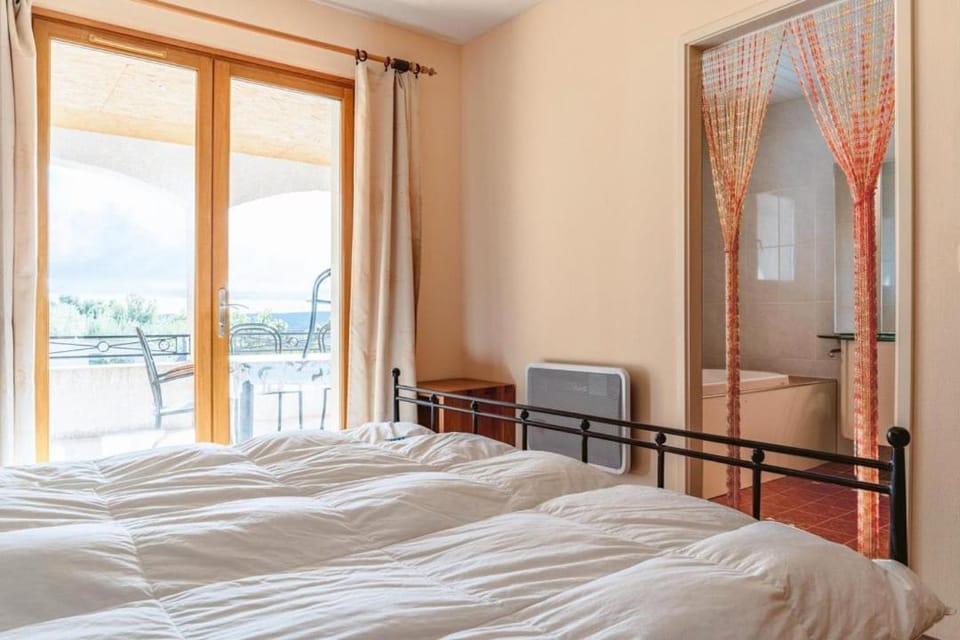 Villa Myosotis - for 6 persons with pool, jacuzzi and beautiful views Villa in Occitanie