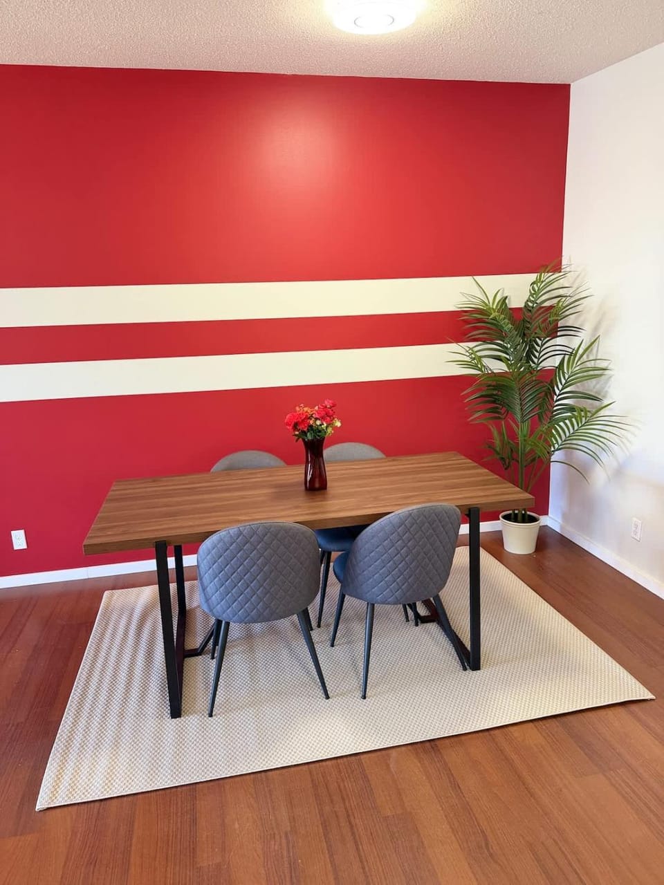 Cozy 2BR Near Zoo Downtown & Max Bell House in Calgary