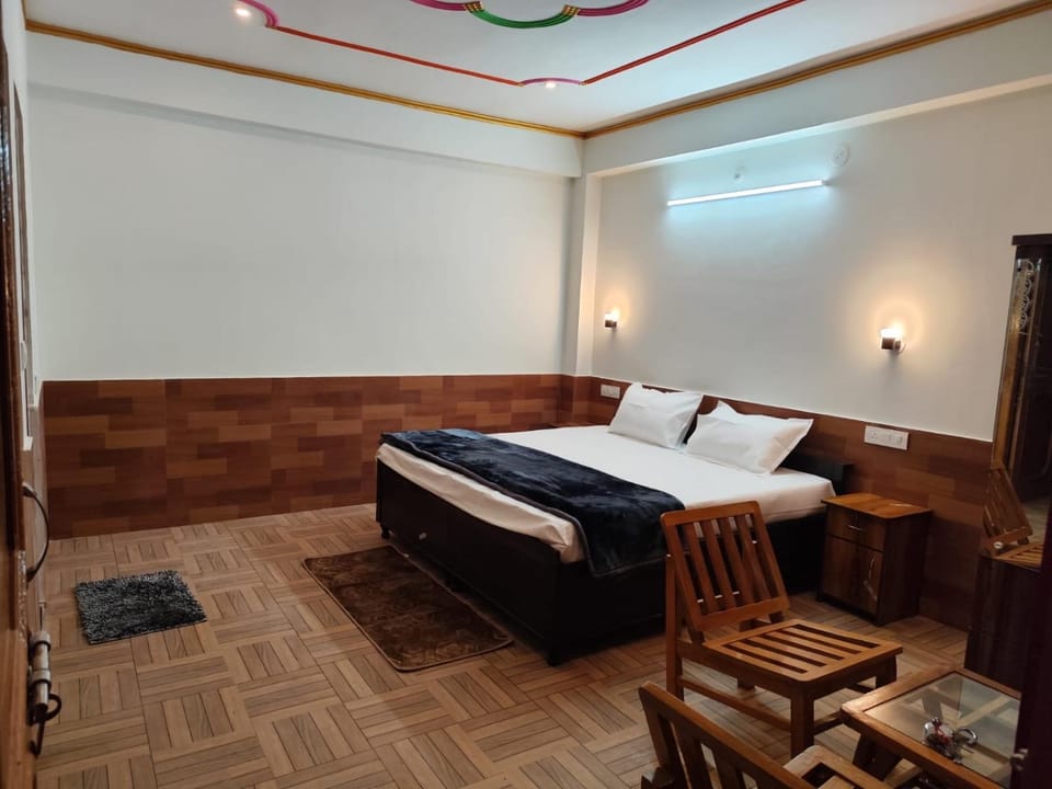 The Valley Vibe Stay and Cafe Hotel in Manali