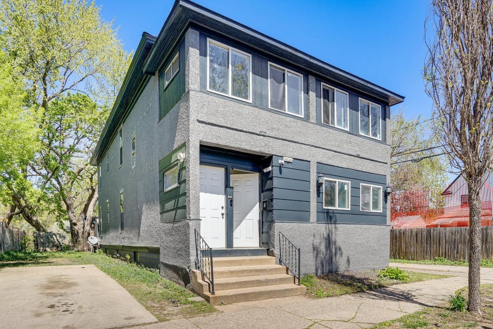 Explore Minneapolis! Pet-Friendly Home w/ Sunroom House in Minneapolis