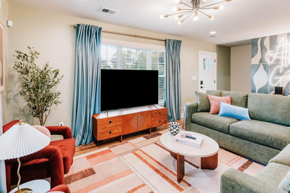 Communal lounge/ TV room, TV and multimedia, Living room