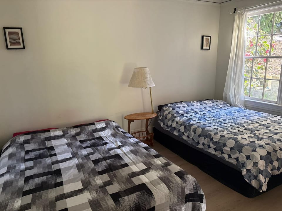 10 Mins to YVR & Kits Beach - Cozy Victorian Room, Free Parking Vacation rental in Vancouver