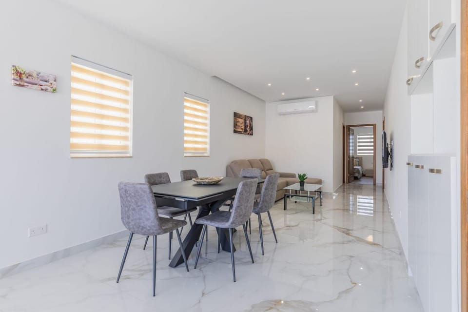 Exclusive 2 Bed Penthouse with pool - by Hostmt Apartment in Malta