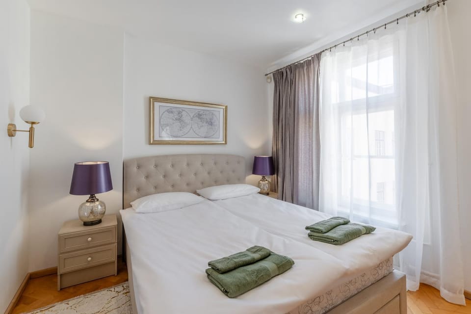 Bed, Bedroom, cot, towels