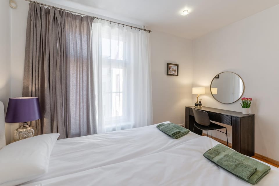 Bed, Bedroom, cot, towels, towels