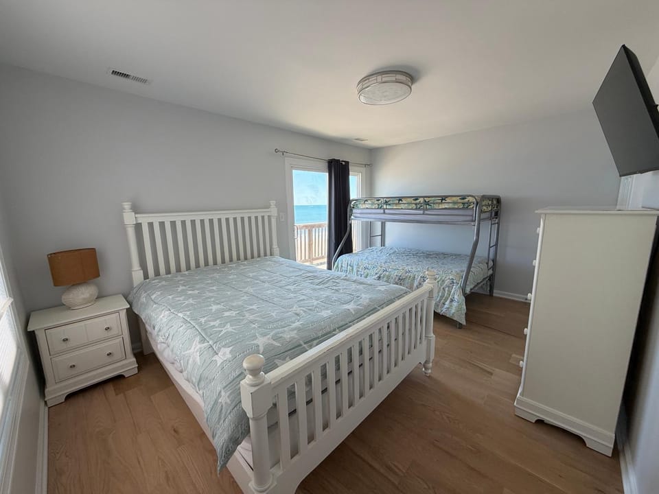 Oceanfront Paradise House in North Topsail Beach