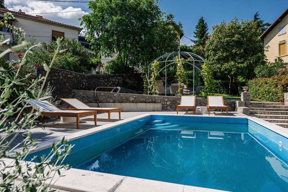 Swimming pool, Swimming pool
