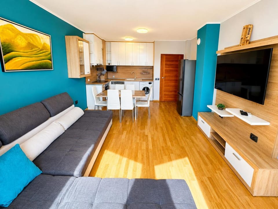 Communal lounge/ TV room, TV and multimedia, Kitchen or kitchenette, Living room, Seating area, Evening entertainment