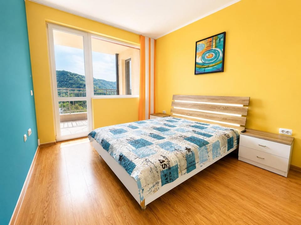 Bed, Natural landscape, Photo of the whole room, Bedroom, Mountain view