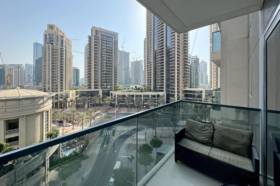 Невероятные 1BR Апартаменты в Downtown Apartment in Dubai