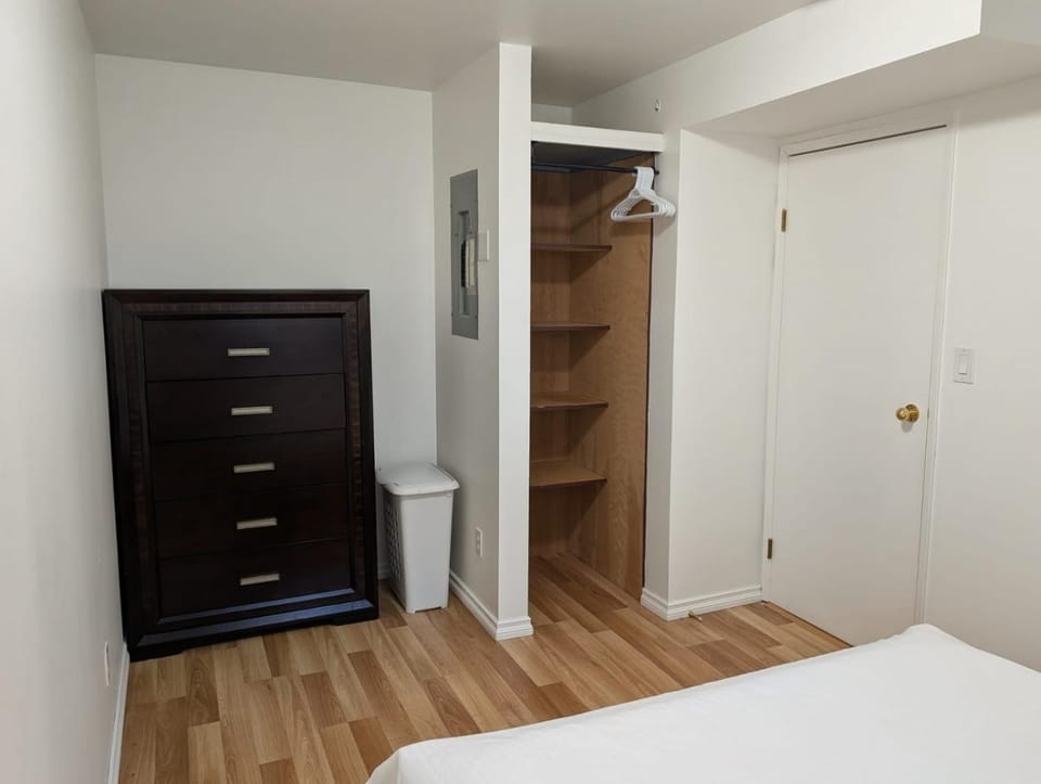 Bedroom, wardrobe