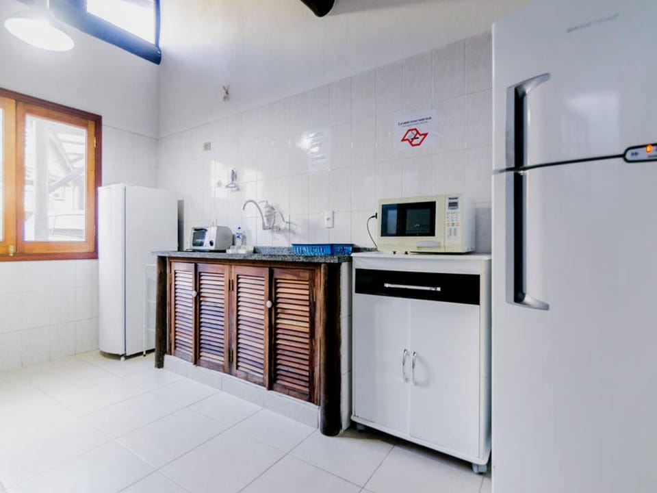 Kitchen or kitchenette, Communal kitchen