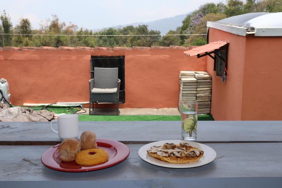 Natural landscape, Balcony/Terrace, Food and drinks, Food, Mountain view, Breakfast, Lunch, Drinks