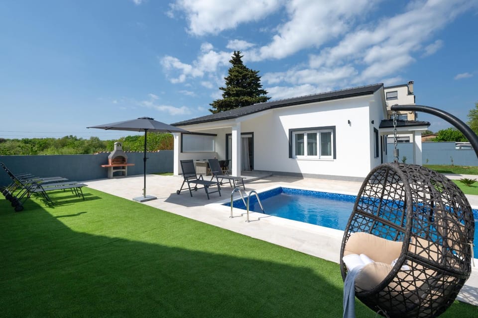 Property building, Swimming pool
