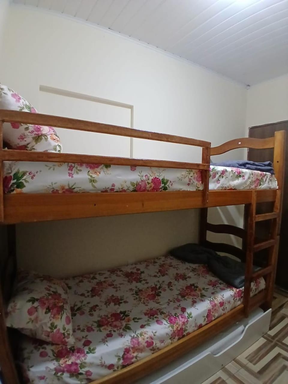 Photo of the whole room, Bedroom, bunk bed