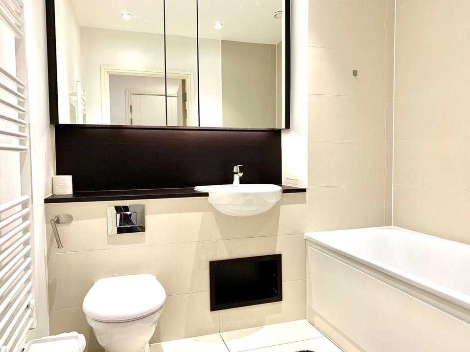 Stylish 2Bedroom,2Bath, Balcony, ExCeL, O2,Parking Apartment in London