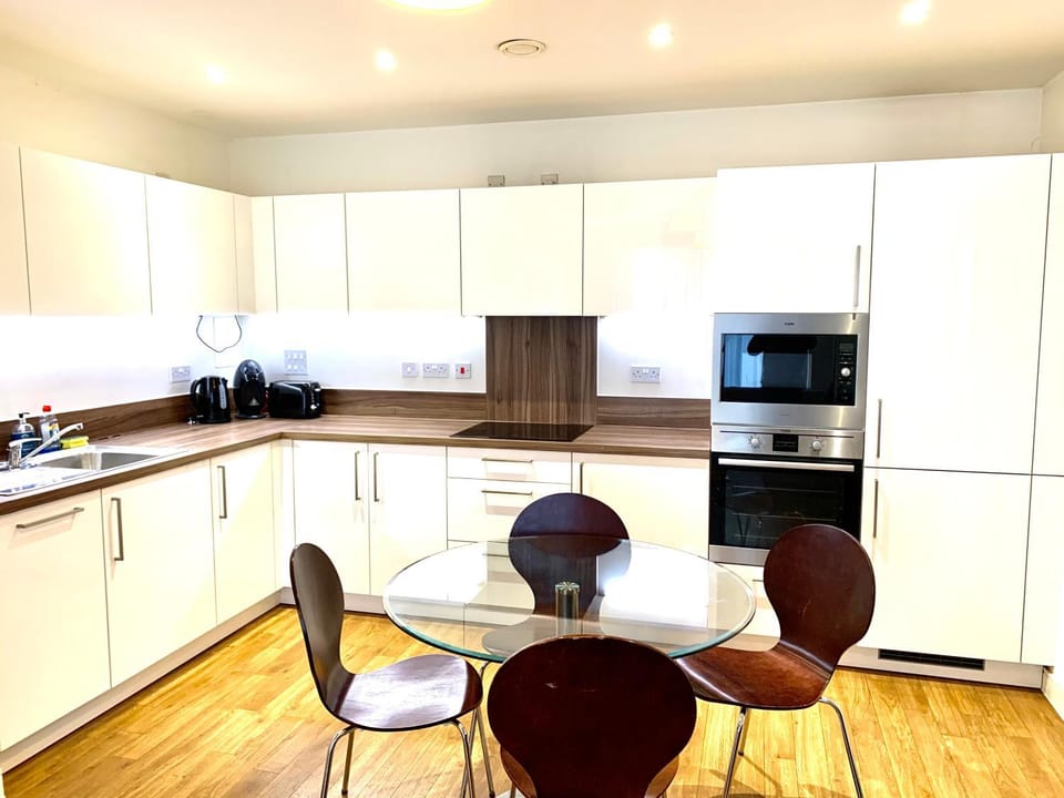 Stylish 2Bedroom,2Bath, Balcony, ExCeL, O2,Parking Apartment in London
