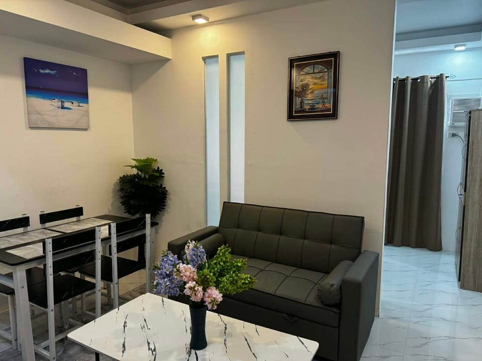 Belle Place at Royal Ocean Crest Mactan Tower A Unit 0808 with Balcony Apartment in Lapu-Lapu City