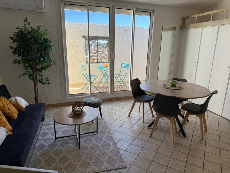 Joli studio avec terrasse Apartment in Lorgues