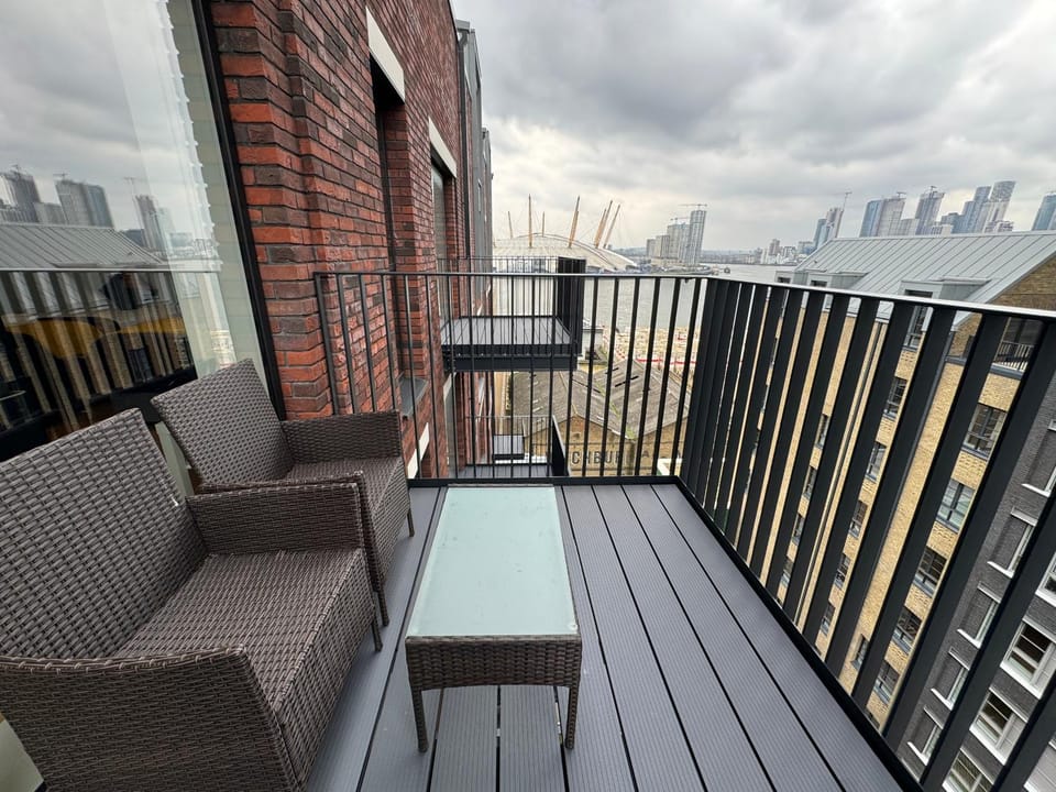 Property building, View (from property/room), Balcony/Terrace, Balcony/Terrace, Seating area, City view