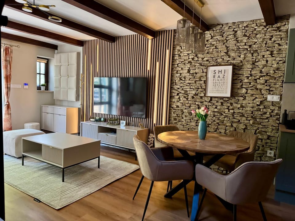 TV and multimedia, Living room, Dining area