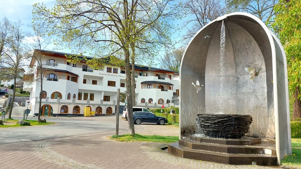 Property building, Nearby landmark, Spring, Day, Location