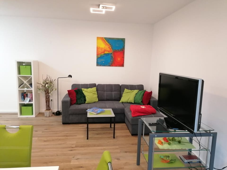 Communal lounge/ TV room, TV and multimedia, Living room, Seating area, Evening entertainment