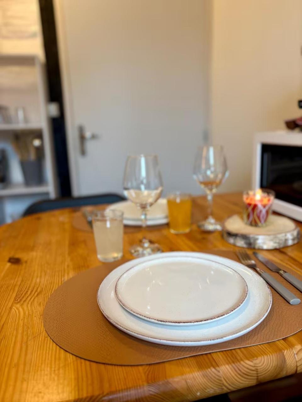 Kitchen or kitchenette, Dining area, Food
