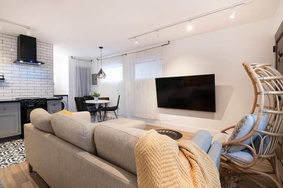 Beautiful Studio Apt near Beverly Hills with Kitchen and washer and dryer Apartment in Beverly Hills