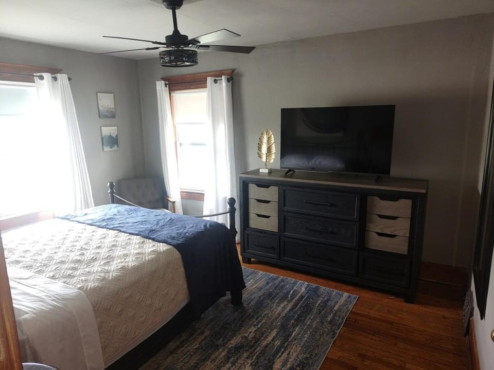Full month of Futball fun in KC! Walkable to WWI! House in Kansas City